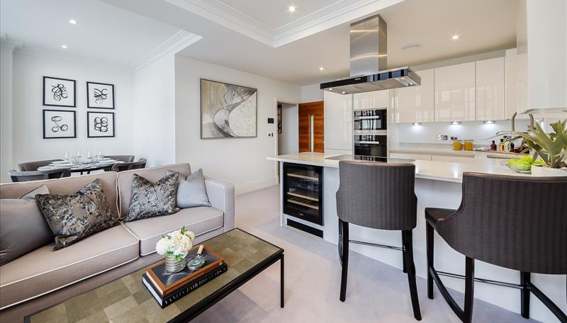 2 bed property in Rainville Road, London